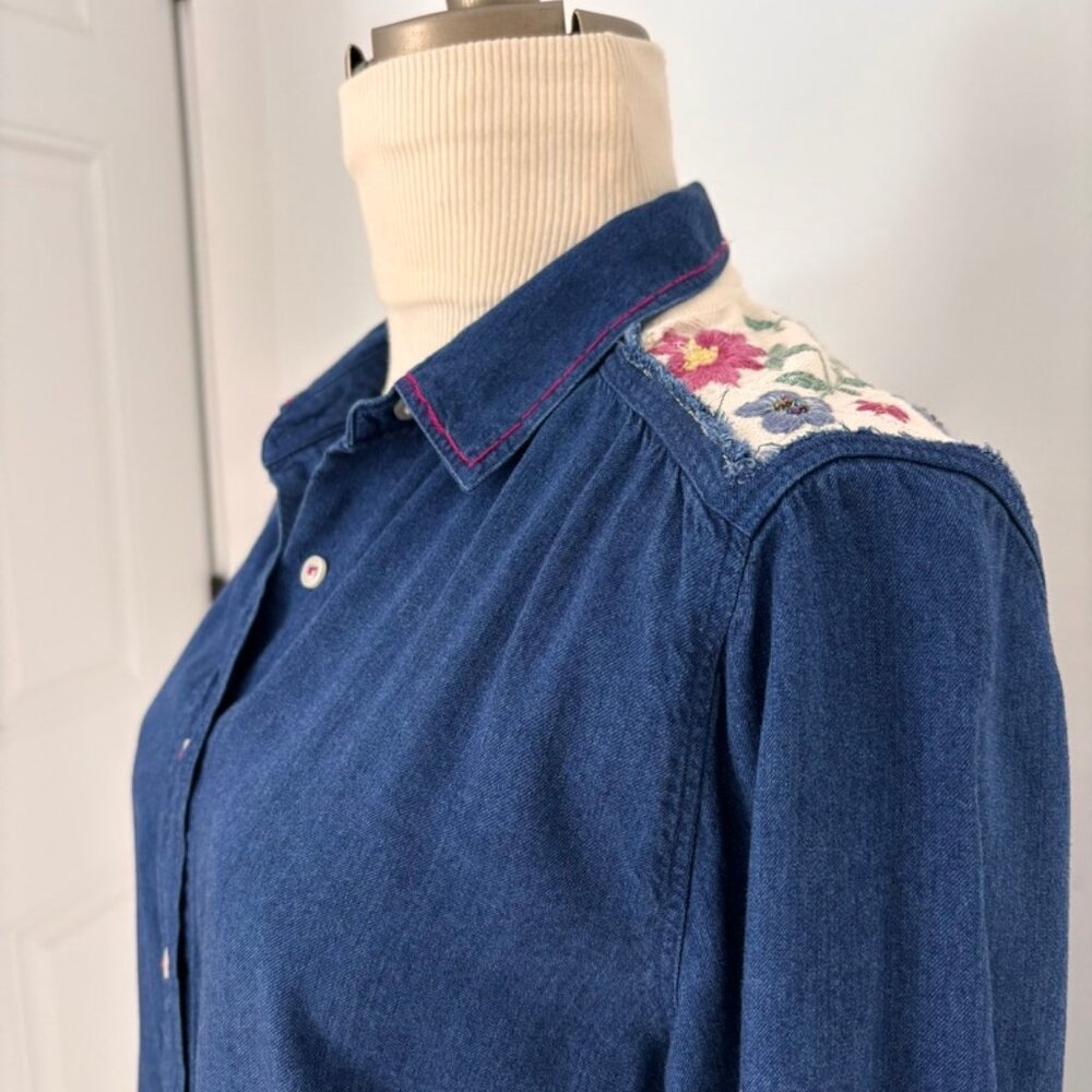 Upcycled chambray blouse with sweater embroidered back yoke - Picture 5 of 11